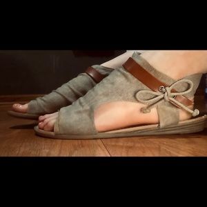 Women’s size 10 sandals